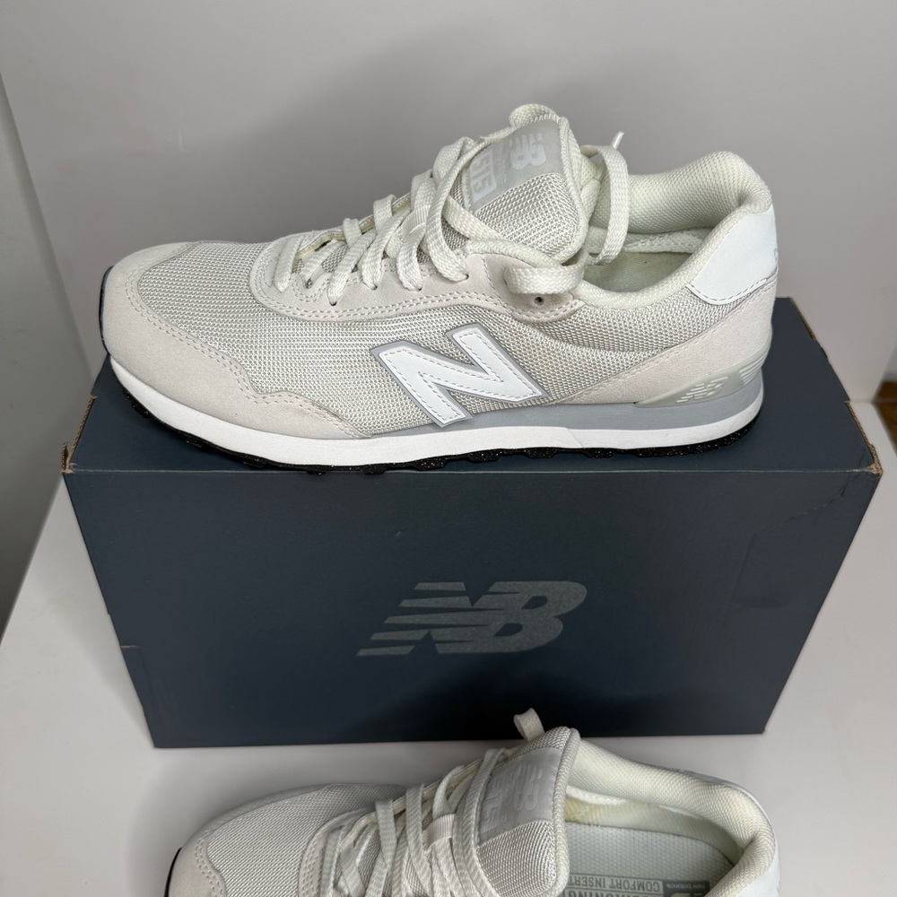 New Balance Men's Cream Sneakers